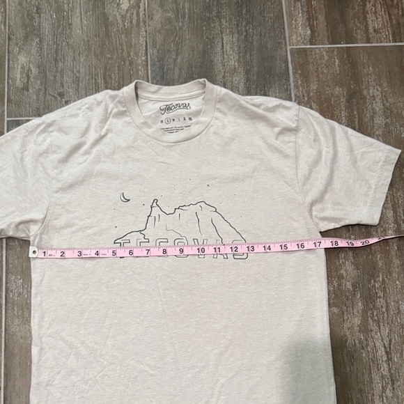 Tecovas SOLD OUT Light Gray T-Shirt with Mountain Graphic - Picture 4 of 6